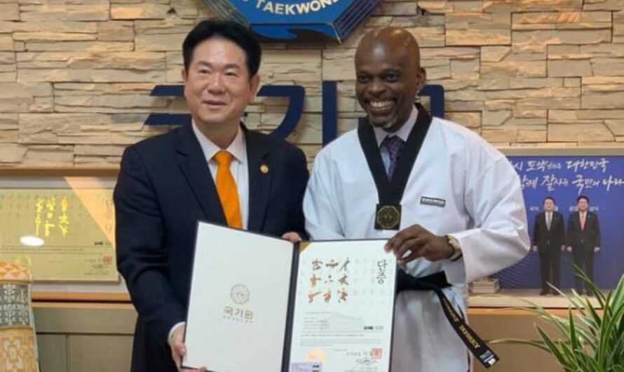 Corée du Sud : Robert Dussey visite le siège de Taekwondo