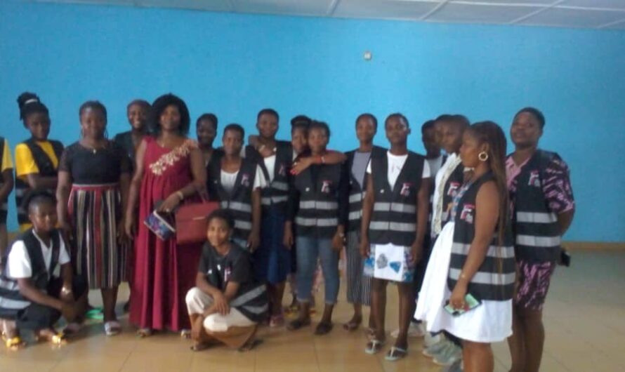 Agoè-nyivé 6 : ADFE 228 forme une vingtaine de jeunes filles sur l’utilisation efficiente des serviettes hygiéniques lavables