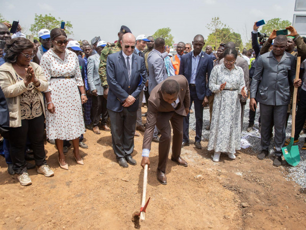 Infrastructures modernes : Faure Gnassingbé lance les travaux de construction d’une voie de contournement à Sokodé