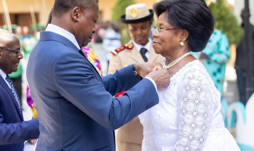 Faure Gnassingbé a élevé Madame Hubertine Badagnaki Gnassingbé à la dignité de grand officier de l’ordre du Mono