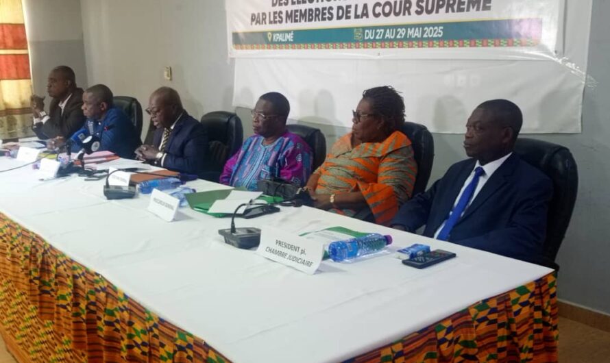 A Kpalimé, les membres de la cour Suprême font la relecture interne des textes sur le contentieux des élections municipales